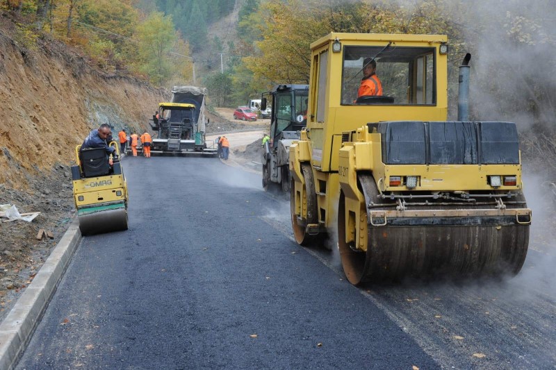 Novi km asfaltirani na putu Kraljevo-Goč